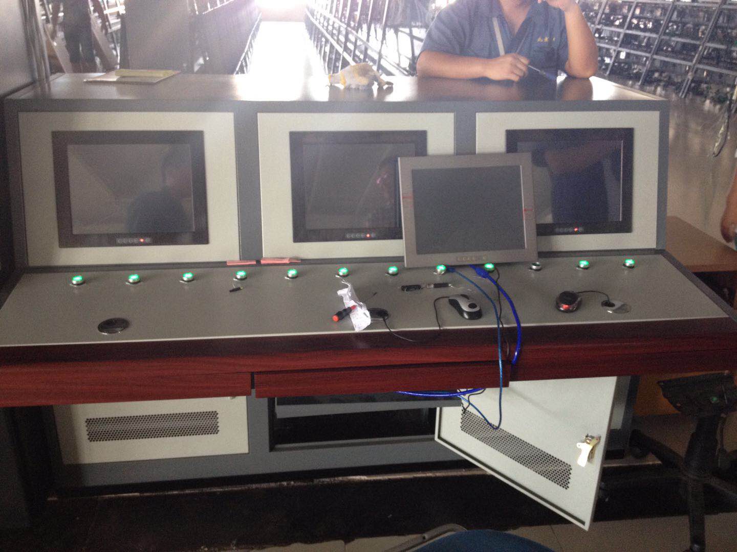 葡萄京娱乐场9455工业触摸显示器在地铁上的应用案例